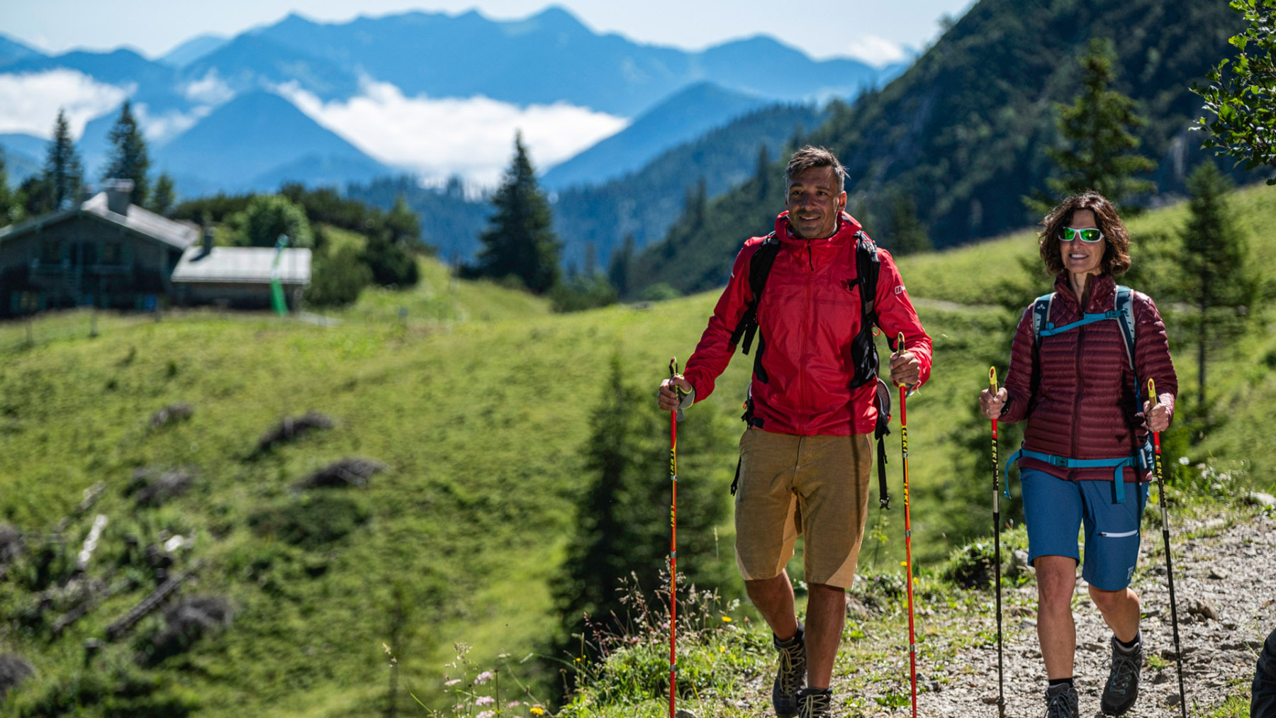 Wanderer mit Stöcken