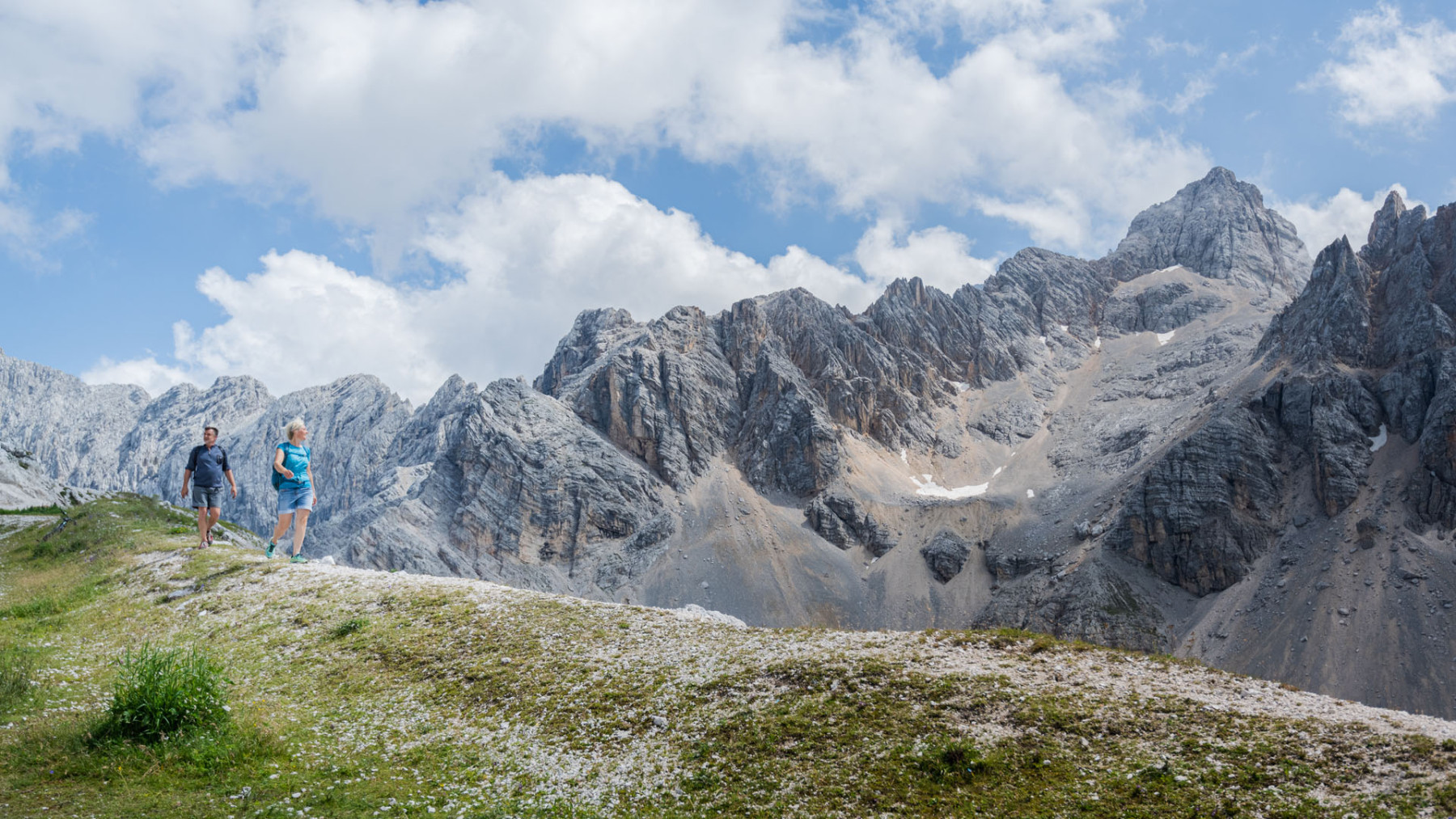 Bergkulisse in den Dolomiten