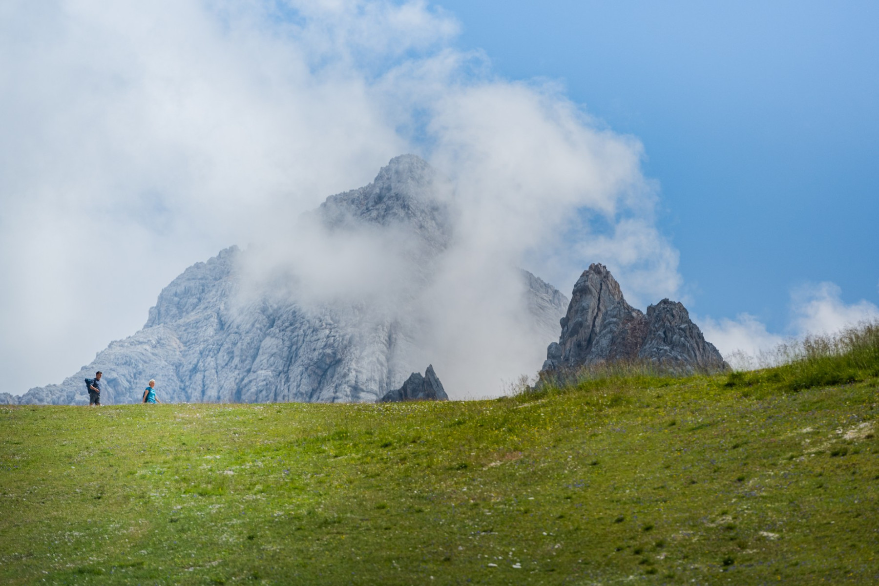 Wolken vor Bergen