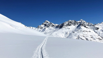 Aktivitäten und Reisen im Winter in den Schnee